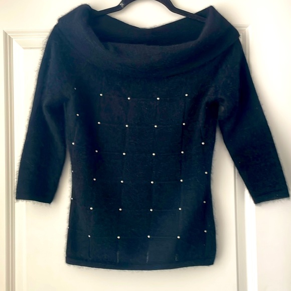 Angora Pearl Details Vintage-Style Sweater - Picture 1 of 7